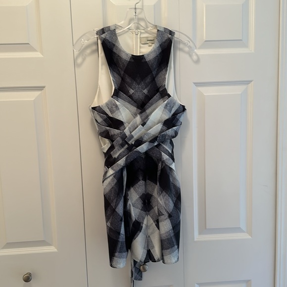 Beautiful jumpsuit (shorts)looks like dress with pockets and tie on the back - Picture 1 of 8